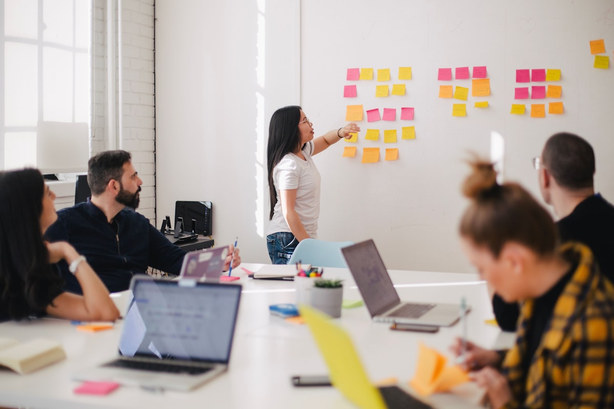 Réunion de conseil stratégique en entreprise